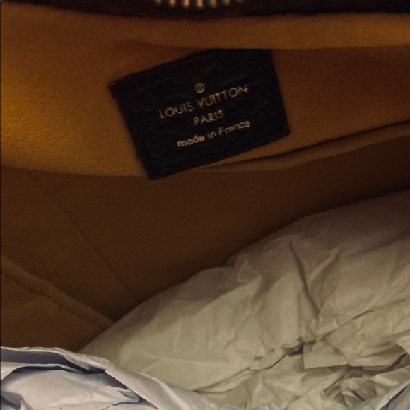 BNWT Louis Vuitton - AUTHENTIC - Picture 4 of 5